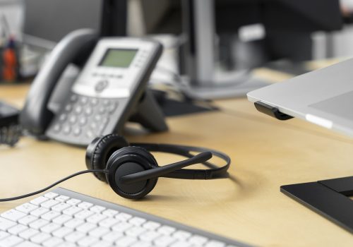 close-up-person-working-call-center close-up-person-working-call-center